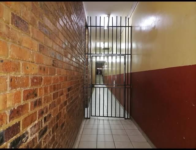 250M² BUILDING FOR SALE IN SPRINGS CENTRAL